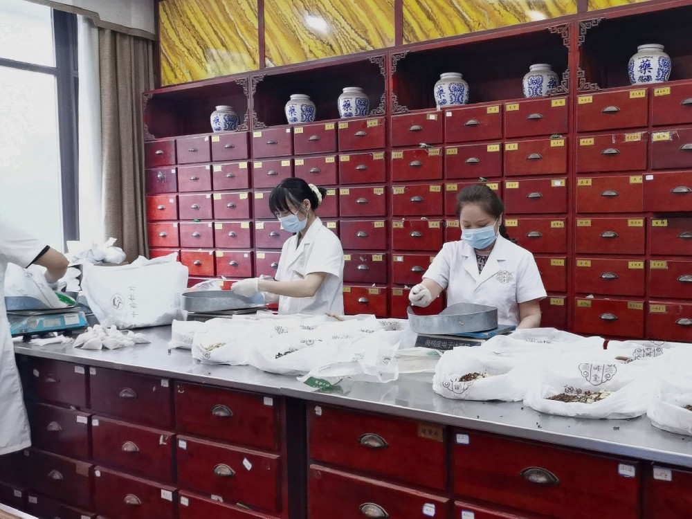 广州靠谱的中医院：哪些食物吃多了患肝癌？